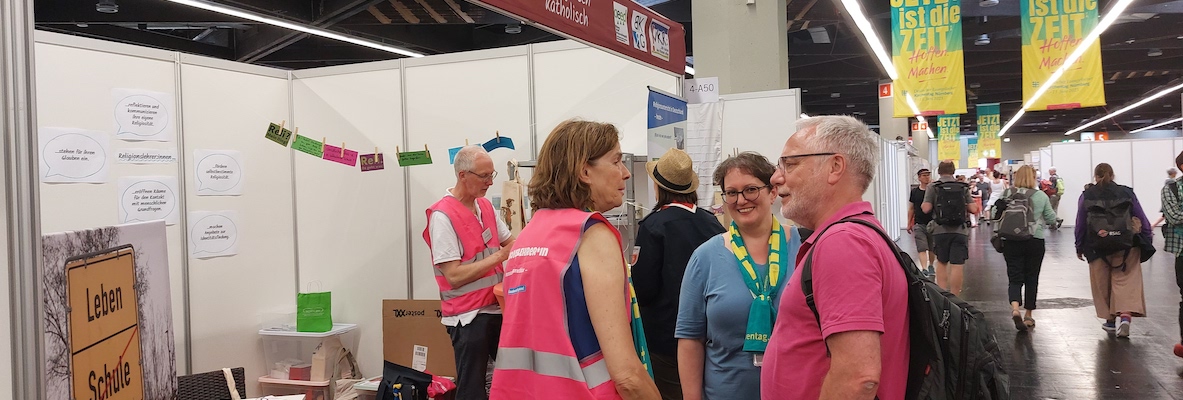 Gespräche am Stand